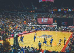 1xbet平台-巴塞罗那签下国内新秀，引发球迷热议